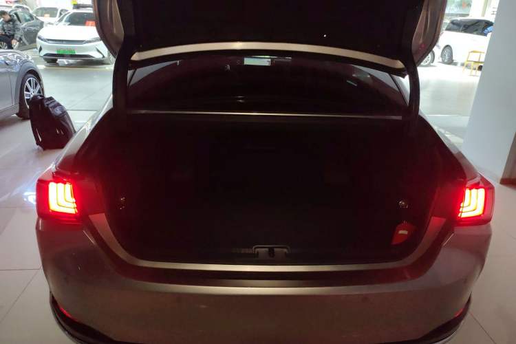 Used Lexus ES 2024 200 Premium Edition