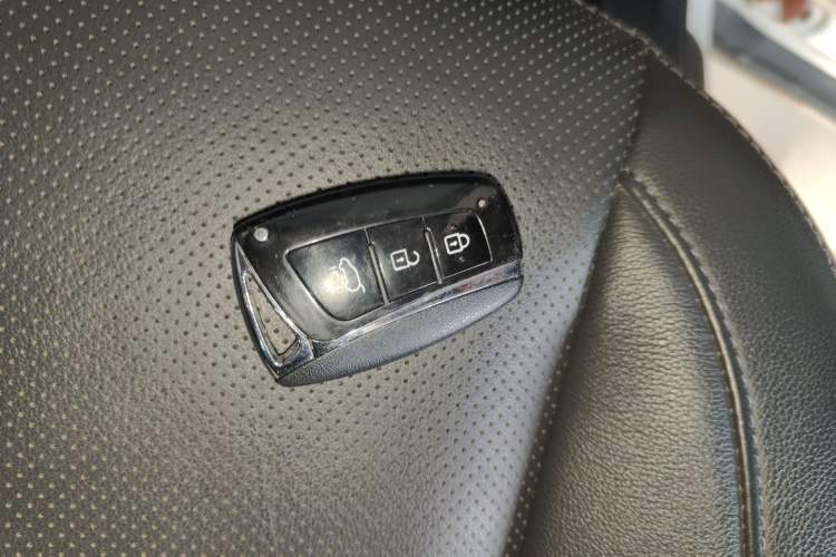 Used Hyundai Santa Fe 2015 2.0T Automatic Two-Wheel Drive Smart Version 5 Seats
