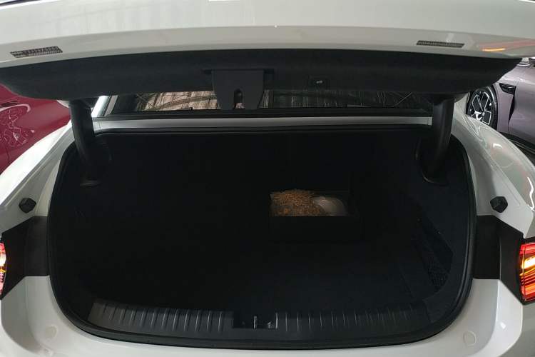 Used  SU7 2024 Rear-Drive Long-Range Intelligent Driving Version
