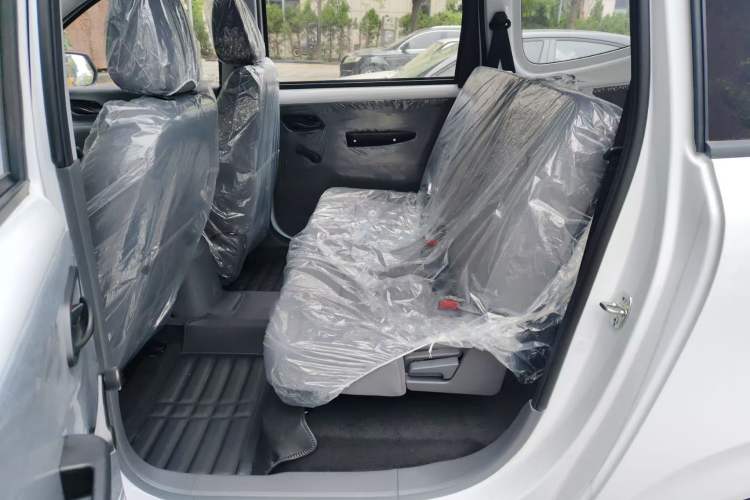 Used Wuling Hongguang New Energy 2025 Extended-Range Hybrid 50 km Standard Version
