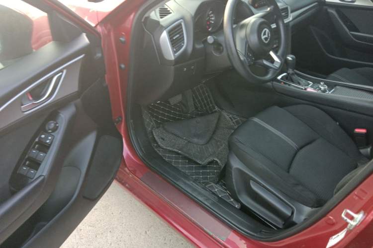 Used Mazda Mazda 3 Axela 2017 Hatchback 1.5L Automatic Luxury Model Emission Standard China V
