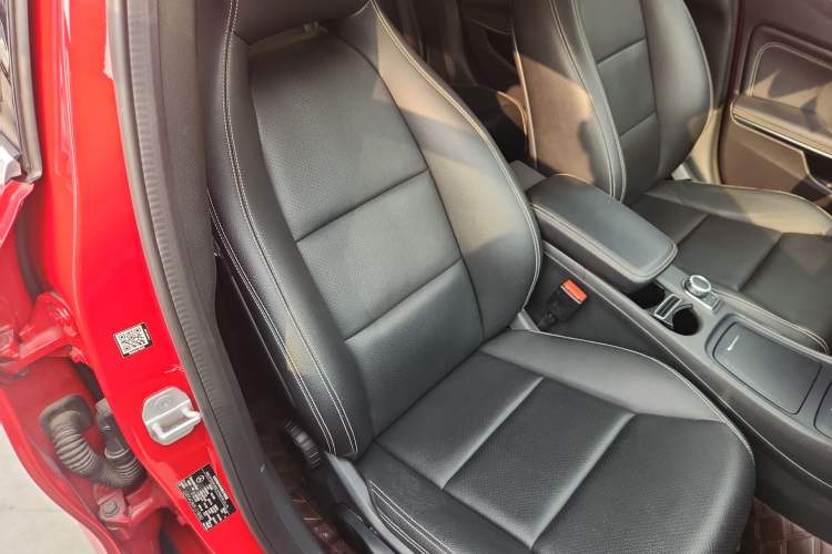 Used Mercedes-Benz GLA 2015 GLA 200 Fashion Model
