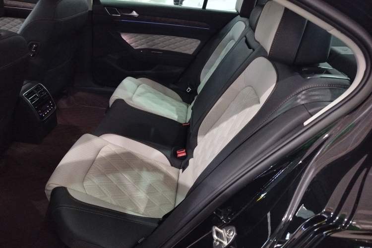 Used Volkswagen Magotan 2023 2 Million Units Limited-Edition 380TSI DSG Flagship Version
