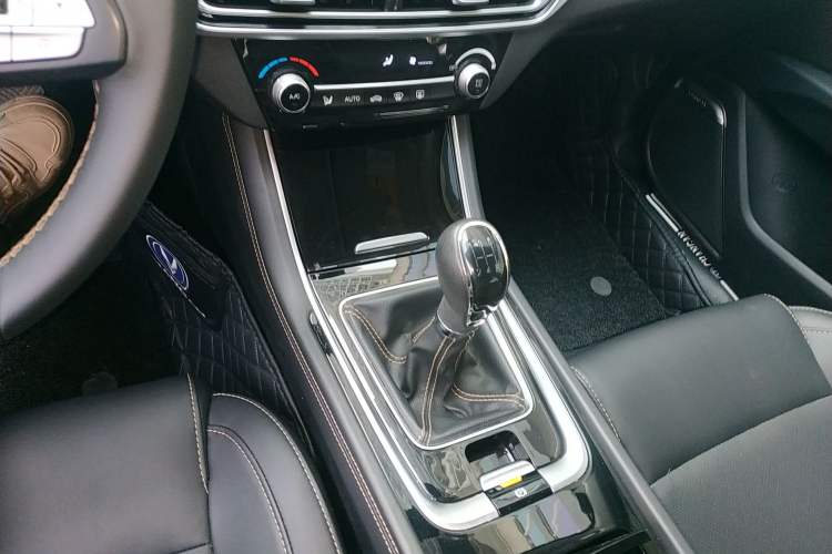 Used Changan Eado 2019 High-Energy Edition 1.6L GDI Manual Pioneer Model China VI Standard
