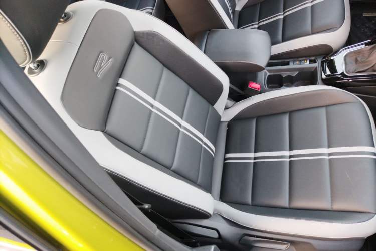 Used Volkswagen T-ROC 2023 300TSI DSG Two-Wheel Drive Starlight Edition