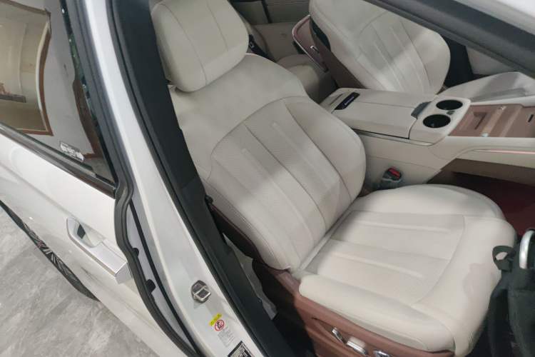 Used BYD Xia 2025 DM-i 1.5T 180km Beyond Edition
