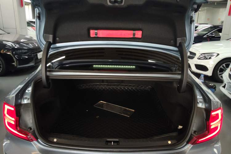 Used Volvo S90 2019 T4 Zhiyi Edition
