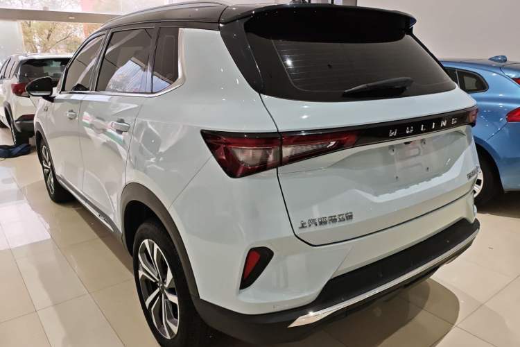 Used Wuling Asta 2022 2.0L DHT Electric-Speed Version
