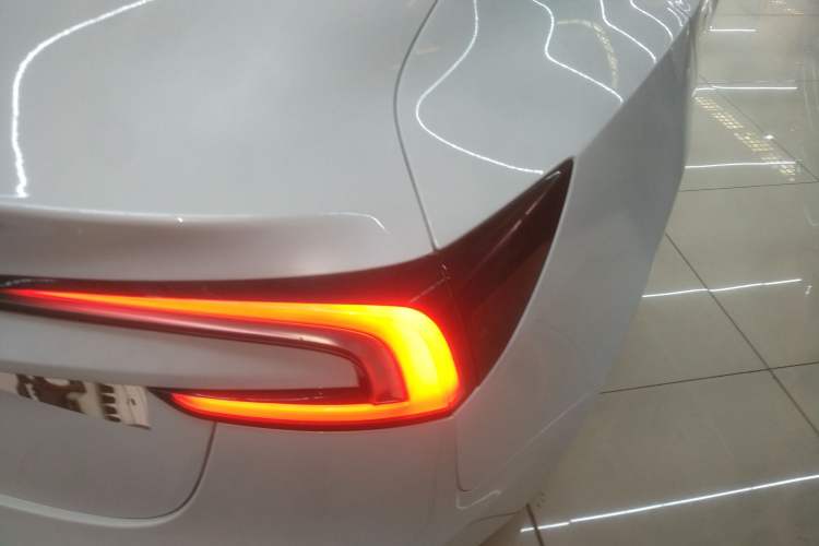 Used Tesla Model 3 2023 Rear-Wheel-Drive Version
