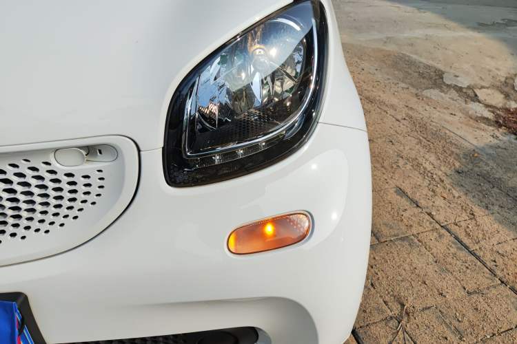 Used  fortwo 2019 0.9T 66kW Hardtop Wind Power Edition China VI
