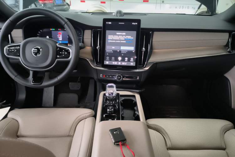 Used Volvo S90 New Energy 2026 Plug-in Hybrid Four-Wheel Drive Long-Range Luxury Smart Edition
