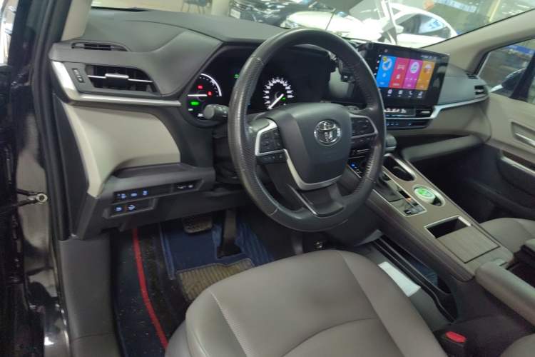 Used Toyota Sienna 2021 2.5L Hybrid Luxury Edition
