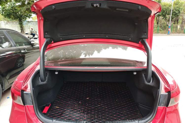 Used Mazda Atenza 2018 2.0L Blue Sky Luxury Edition China VI Standard