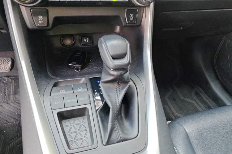 Used Toyota RAV4 2022 2.0L CVT Two-Wheel Drive Fashion Edition
