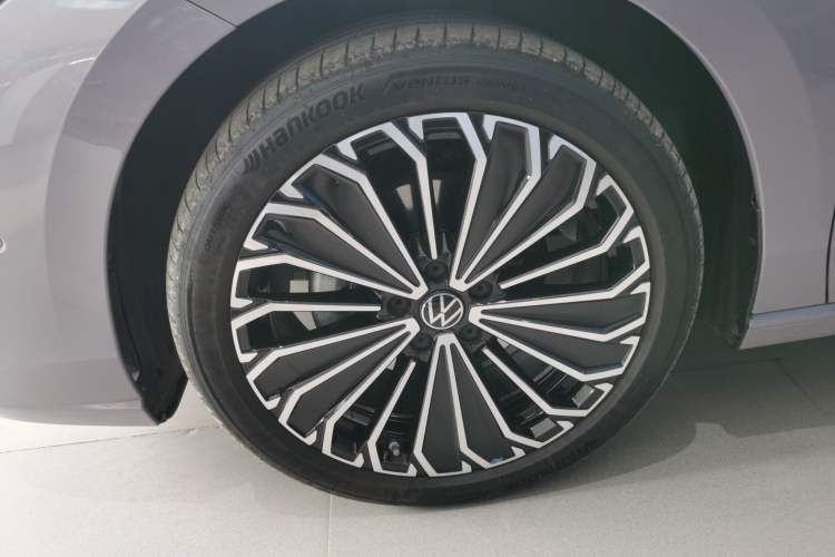 Used Volkswagen Passat 2025 Pro 380TSI Dragon Supreme Edition
