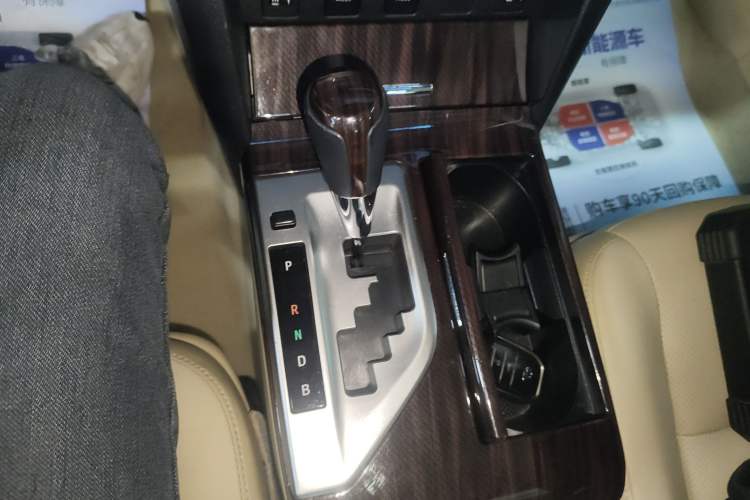 Used Toyota Camry 2015 Dual-Engine 2.5 HG Luxury Navigation Edition
