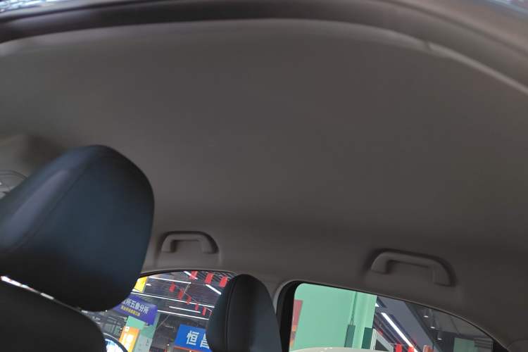 Used ORA Good Cat 2023 401 km Standard Range Luxury Version Lithium Iron Phosphate
