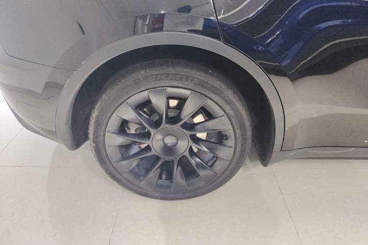 Used Tesla Model Y 2021 Long-Range All-Wheel-Drive Version 3D7
