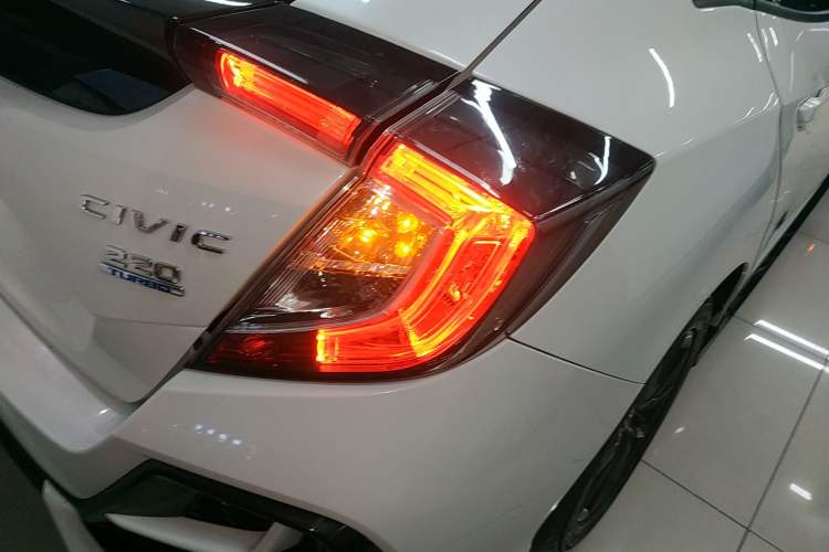 Used Honda Civic 2021 HATCHBACK 220TURBO CVT New Trendsetter
