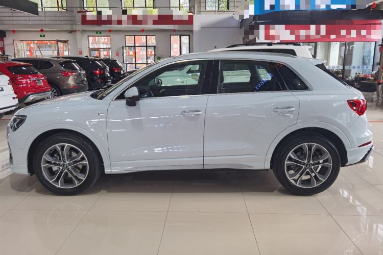 Used Audi Q3 2024 40 TFSI Fashion Dynamic Model
