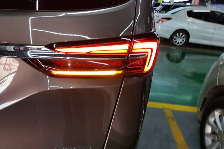 Used Buick GL8 2022 Land Business Class 652T Luxury Model
