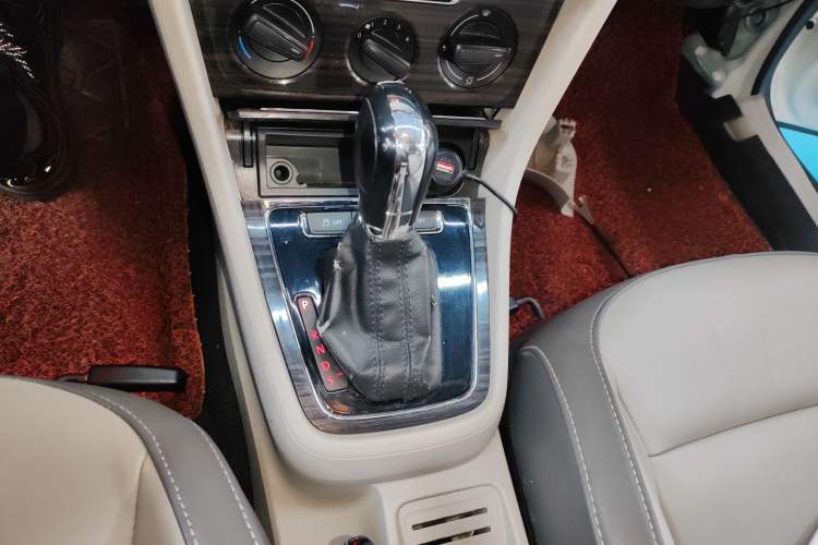 Used Volkswagen Gran Lavida 2013 1.6L Automatic Comfort Model
