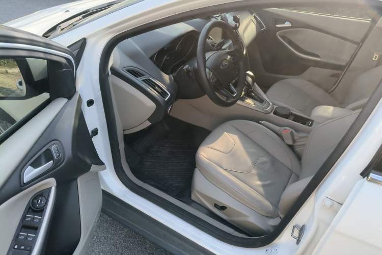 Used Ford Focus 2015 Sedan EcoBoost 180 Automatic Flagship Model