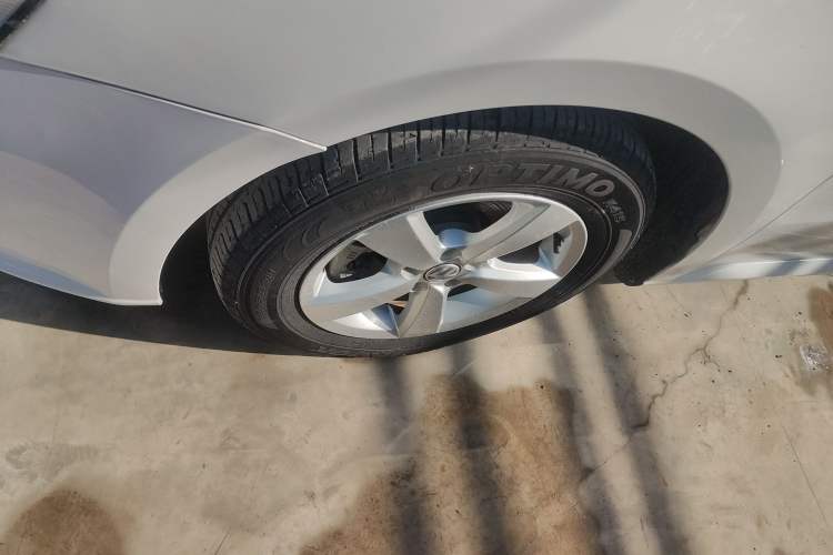 Used Volkswagen Gran Lavida 2013 1.6L Automatic Fashion Model
