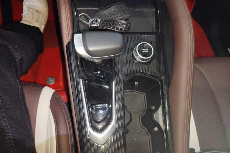 Used Geely Auto Monjaro L 2024 2.0TD High-Power Automatic Two-Wheel Drive Yunqi Version
