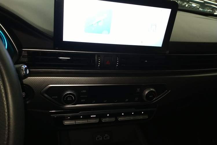 Used JETOUR X70S 2023 1.5T DCT Glory Edition 7-Seater