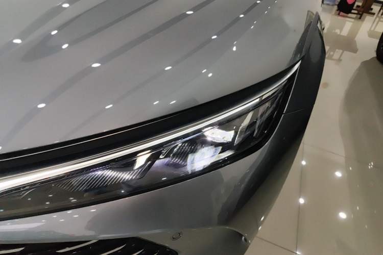 Used BYD Qin L 2025 DM-i Smart Drive 120KM Leading Model
