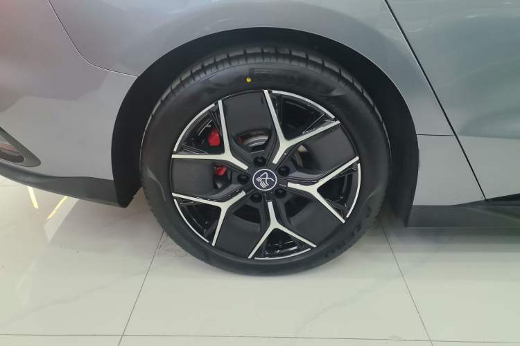 Used BYD Han 2022 EV Genesis Edition 715KM Front-Wheel-Drive Prestige Model
