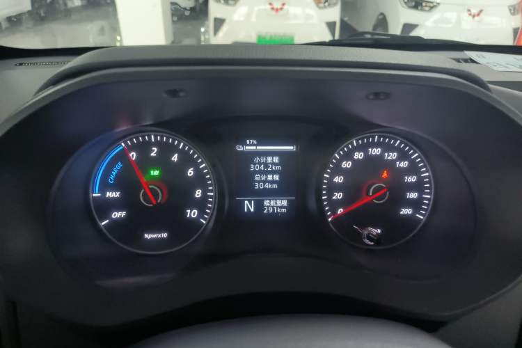Used Wuling Yangguang 2024 300KM Comfort Version Passenger Van 75kW
