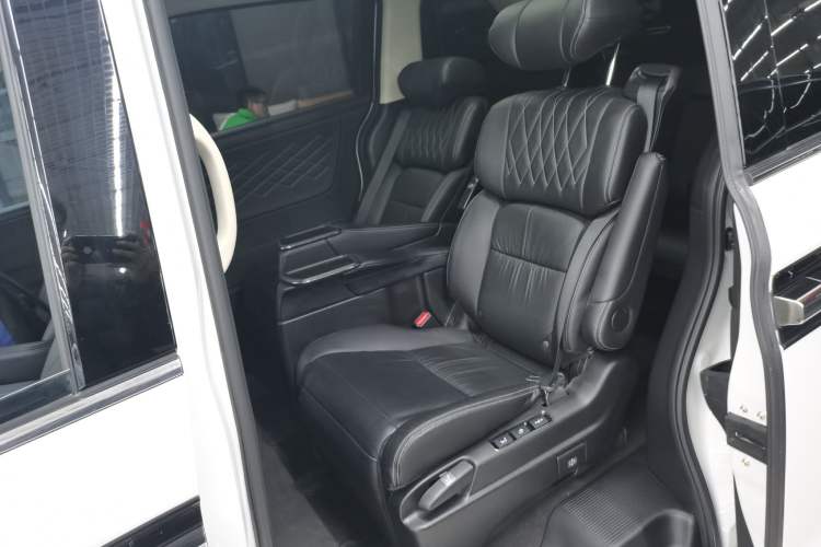 Used Honda Elysion 2019 2.0L Hybrid Luxury Edition
