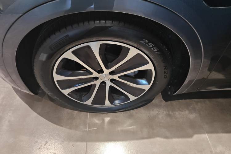 Used Hima Luxeed R7 2024 All-Electric 802 km Max
