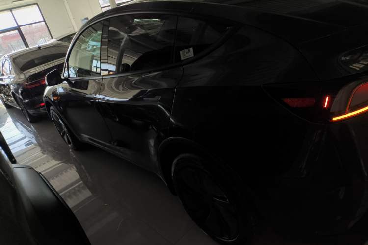 Used Tesla Model Y 2025 Long-Range All-Wheel-Drive Version
