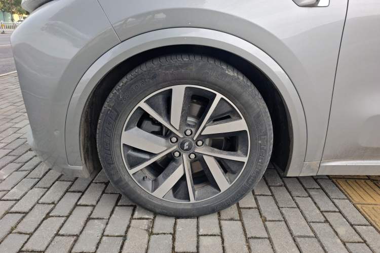 Used Li Auto L8 2023 Pro Model
