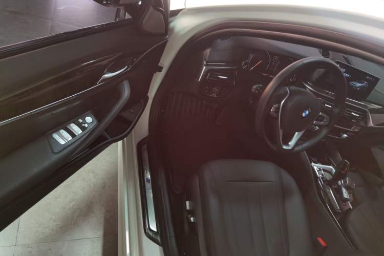 Used BMW 5 Series 2018 525Li M Sport Package
