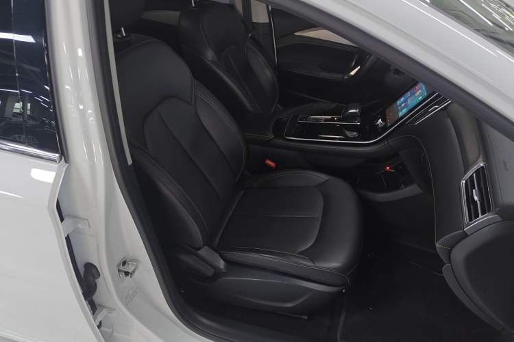 Used Roewe i6 MAX New Energy 2022 EV 500 Grand Touring Edition with Sunroof
