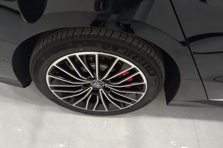 Used BYD Han 2025 EV with 701 km of Laser Radar-Enabled Intelligent Driving
