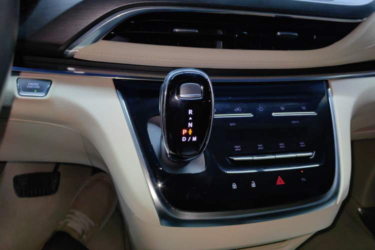 Used Buick GL8 2023 Land Executive Class 652T Luxury Model
