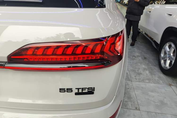 Used Audi Q7 2021 55 TFSI quattro S line Sport model
