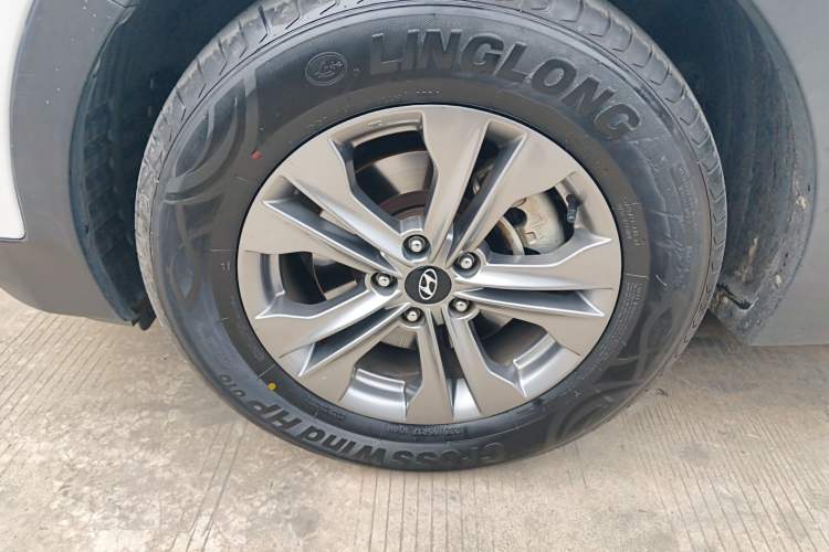 Used Hyundai Santa Fe 2013 2.4L Automatic Two-Wheel Drive Smart Version
