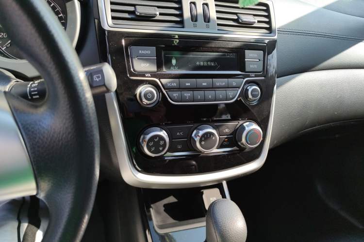 Used Nissan Tiida 2016 1.6L CVT Cool Dynamic Edition
