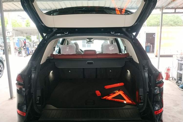 Used BMW X5 2023 xDrive 30Li Luxury M Sport Package
