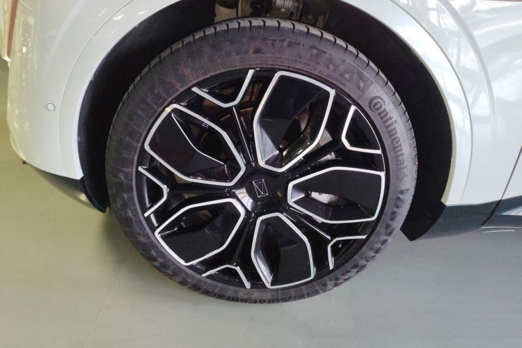 Used  11 2022 Long-Range Dual-Motor Luxury Edition 5 Seats
