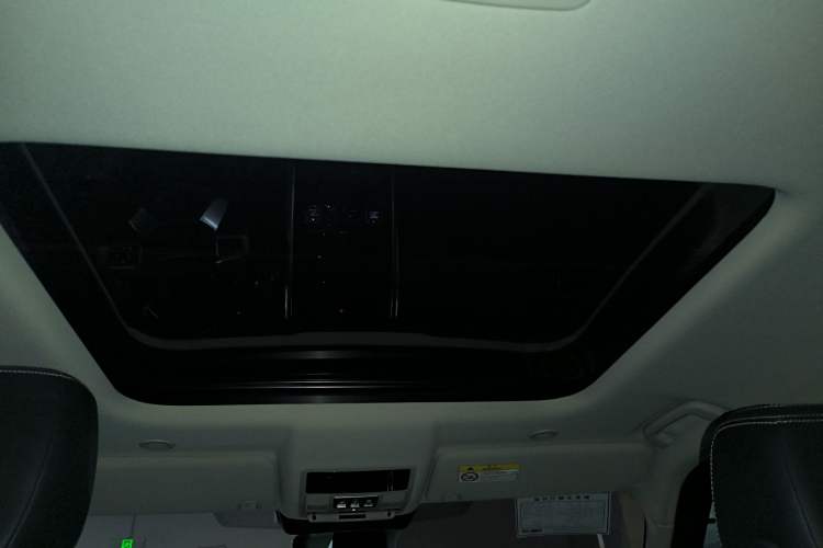 Used Land Rover Discovery 2023 300PS S