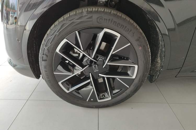 Used  11 2025 Ultra Extended-Range Edition
