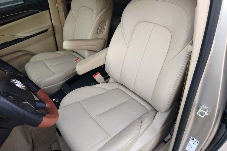 Used Buick GL8 2022 ES Landtrek 653T Luxury Edition