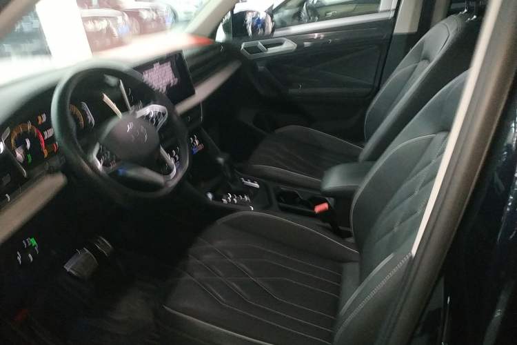 Used Volkswagen Tiguan L 2023 330TSI Automatic Two-Wheel Drive R-Line Enjoyment Edition
